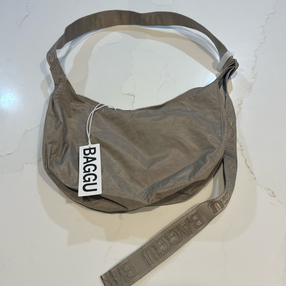 NWT Baggu Medium Crescent